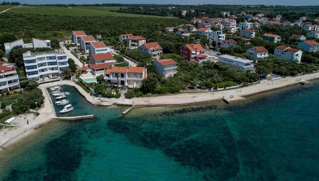 Apartmani Sollei Петркане Екстериор снимка
